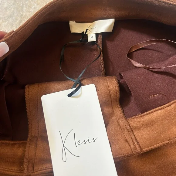 So cute! Brown suede Fringe Lace-Up Shorts - Picture 5 of 8